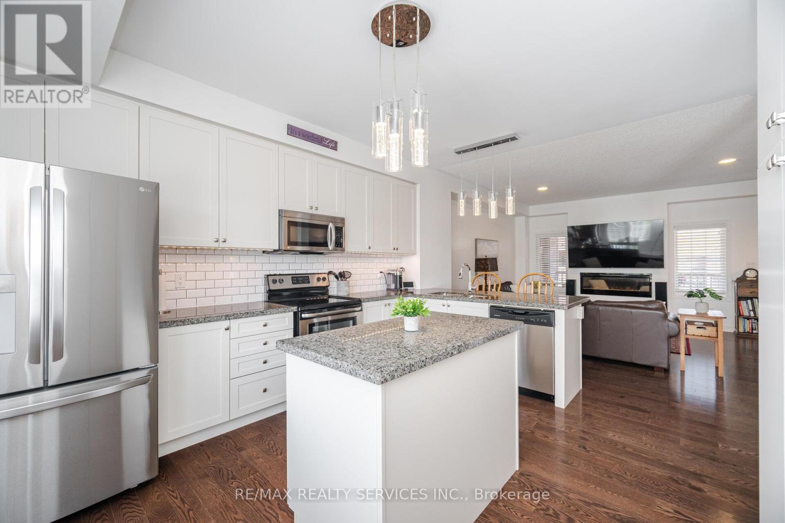 22 Mcdevitt Lane, Caledon, ON - Indoor Photo Showing Kitchen With Stainless Steel Kitchen With Upgraded Kitchen