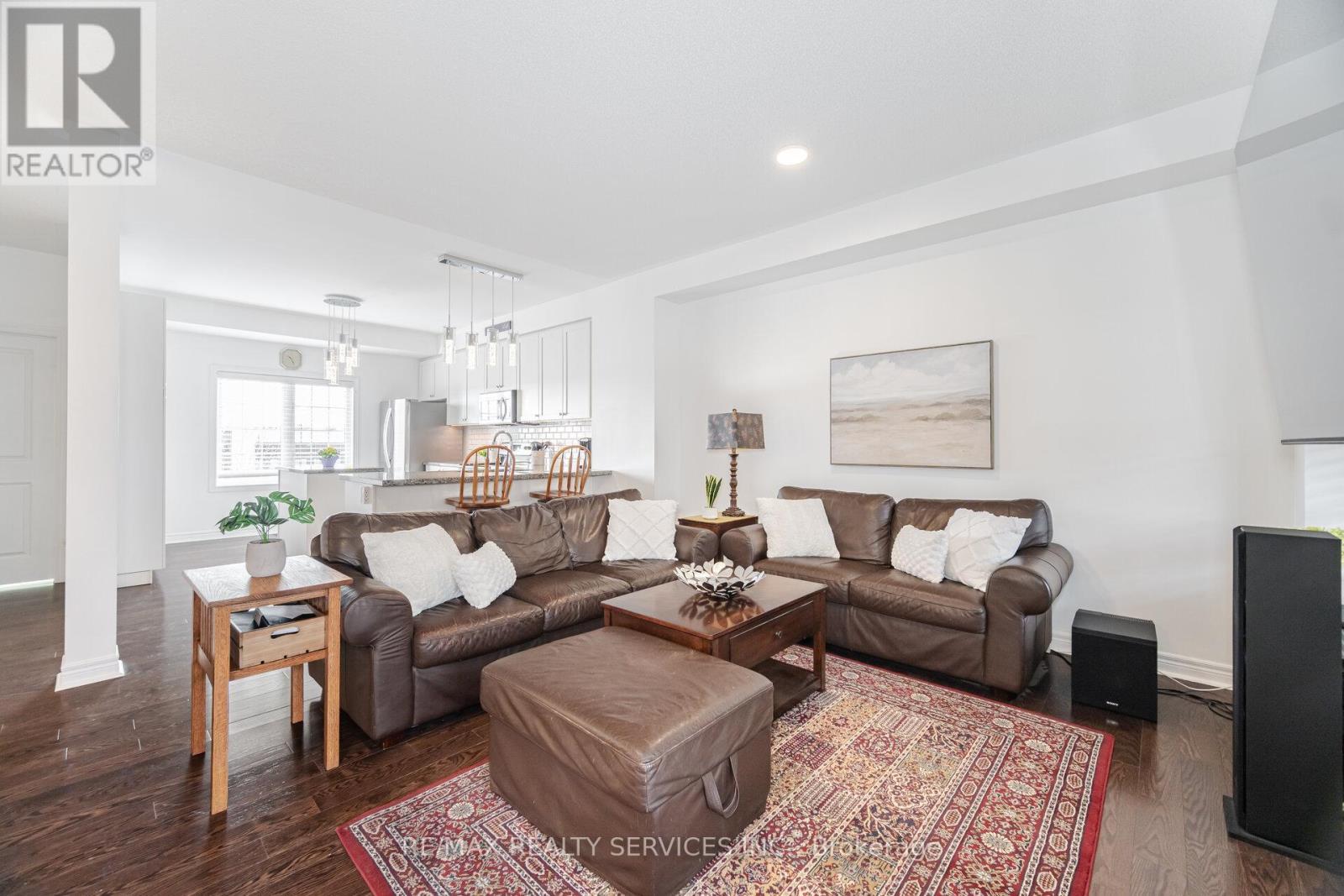 22 Mcdevitt Lane, Caledon, ON - Indoor Photo Showing Living Room