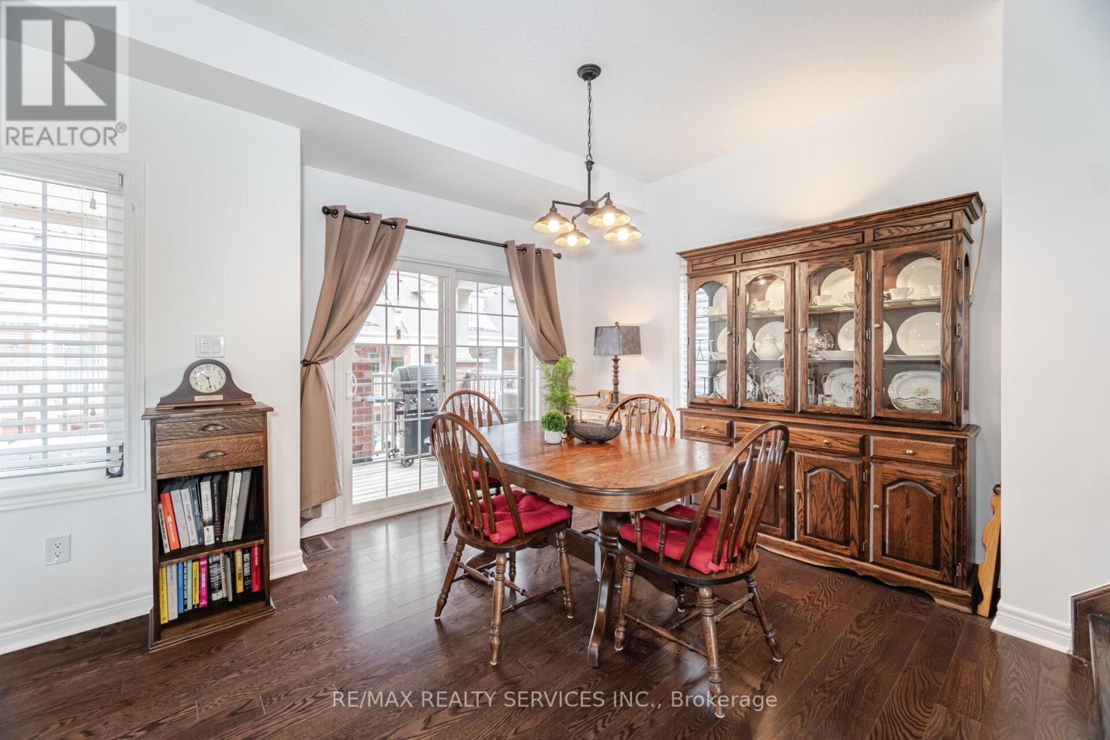 22 Mcdevitt Lane, Caledon, ON - Indoor Photo Showing Dining Room