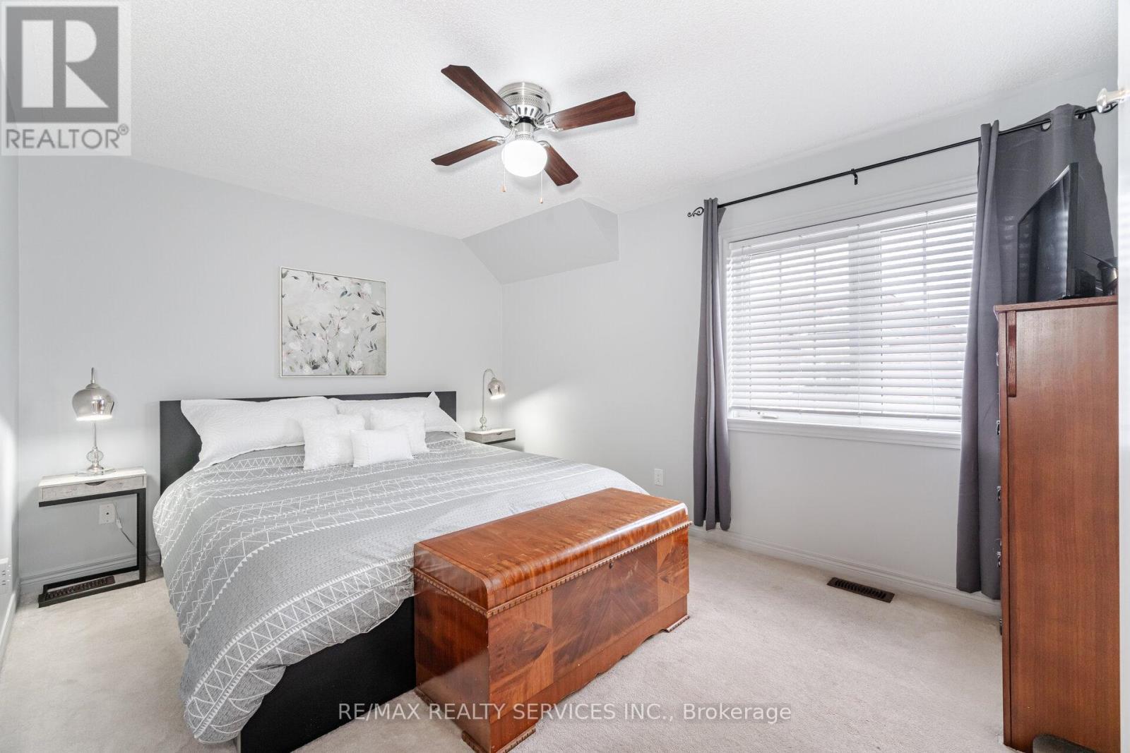 22 Mcdevitt Lane, Caledon, ON - Indoor Photo Showing Bedroom