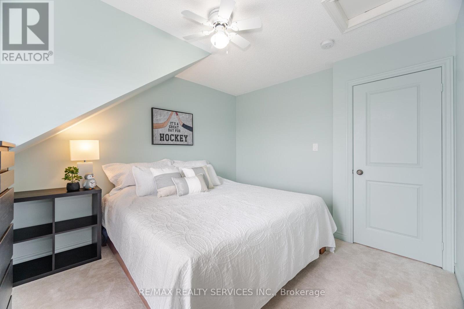 22 Mcdevitt Lane, Caledon, ON - Indoor Photo Showing Bedroom