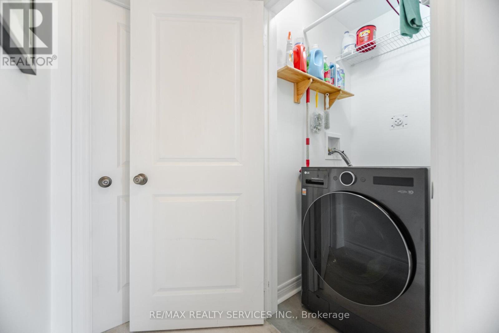 22 Mcdevitt Lane, Caledon, ON - Indoor Photo Showing Laundry Room