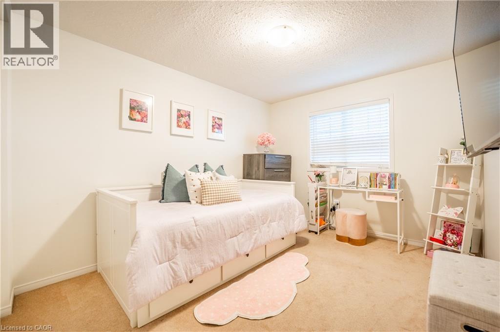 30 Fallowfield Drive, Kitchener, ON - Indoor Photo Showing Bedroom