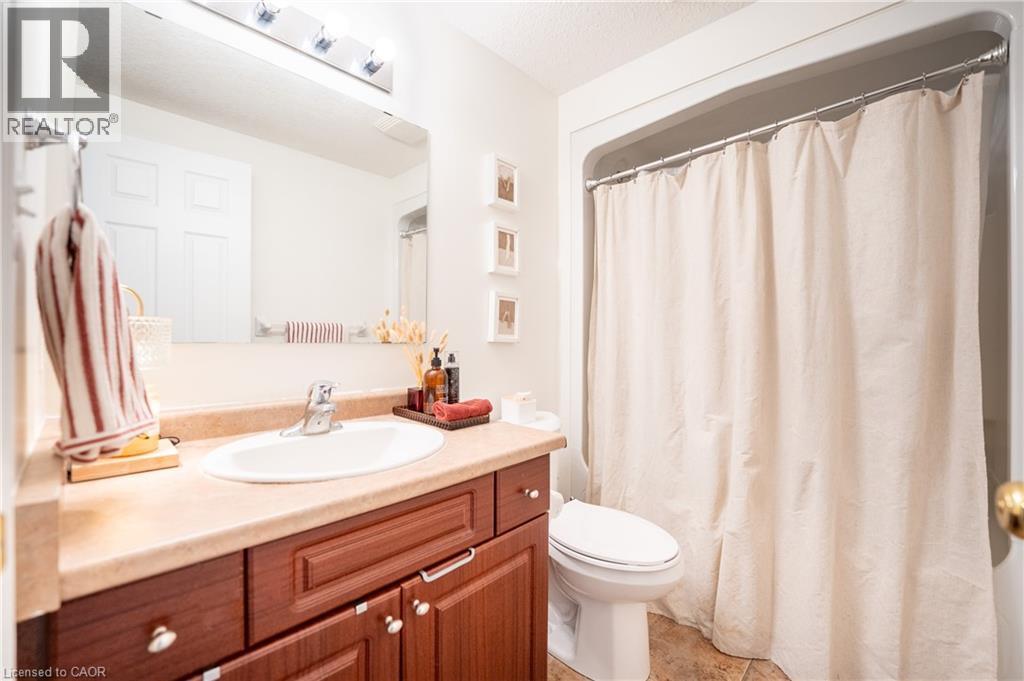 30 Fallowfield Drive, Kitchener, ON - Indoor Photo Showing Bathroom