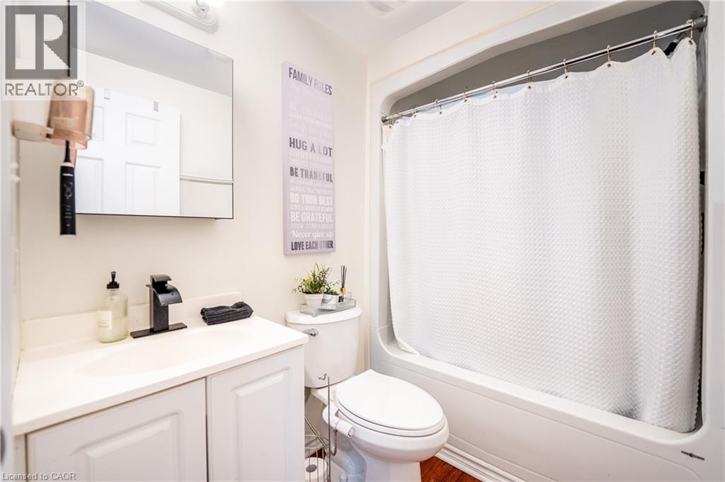 30 Fallowfield Drive, Kitchener, ON - Indoor Photo Showing Bathroom