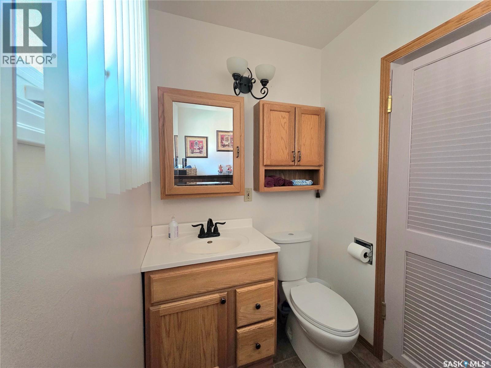 101 Fraser Avenue, Oxbow, SK - Indoor Photo Showing Bathroom