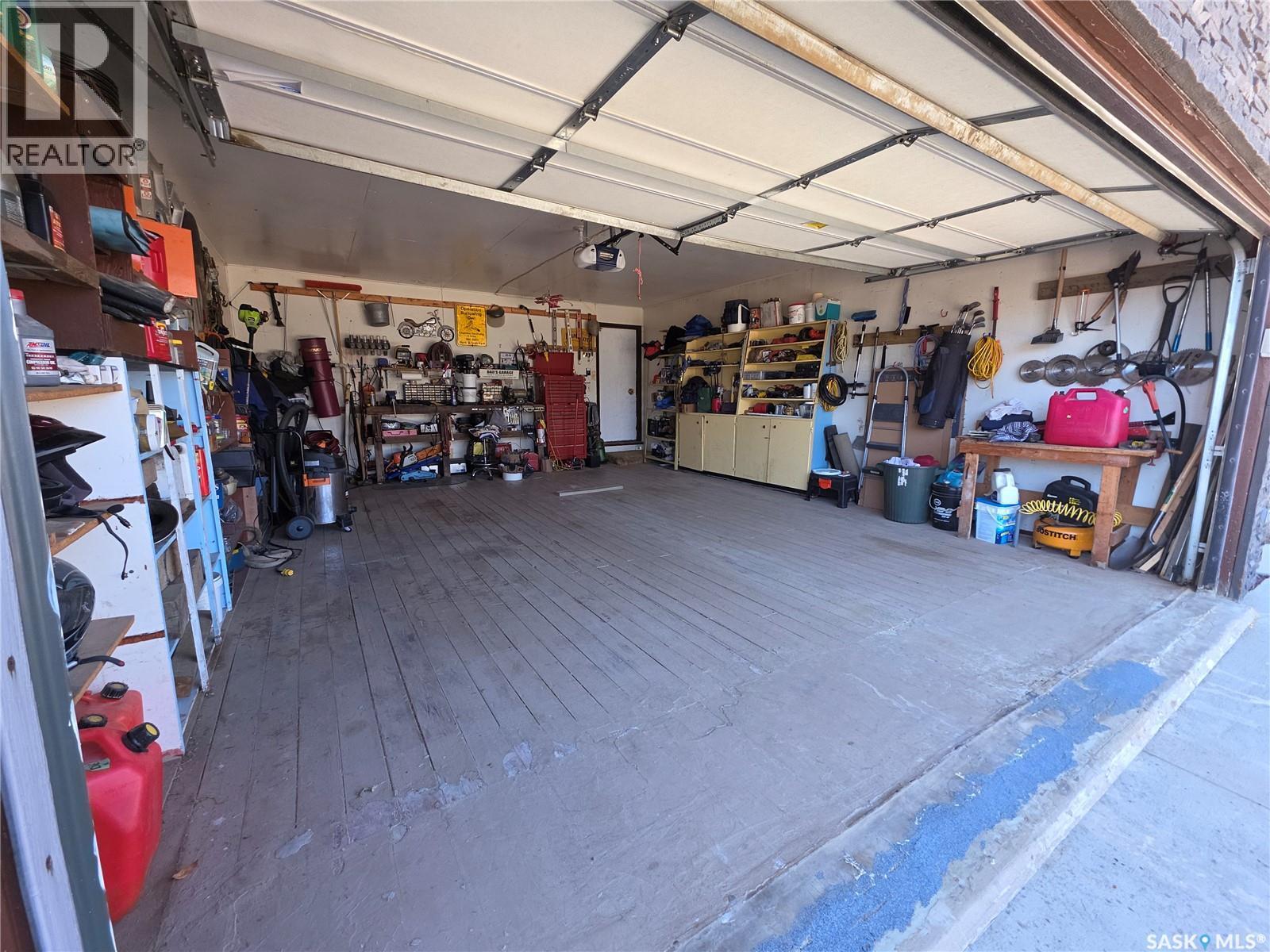 101 Fraser Avenue, Oxbow, SK - Indoor Photo Showing Garage