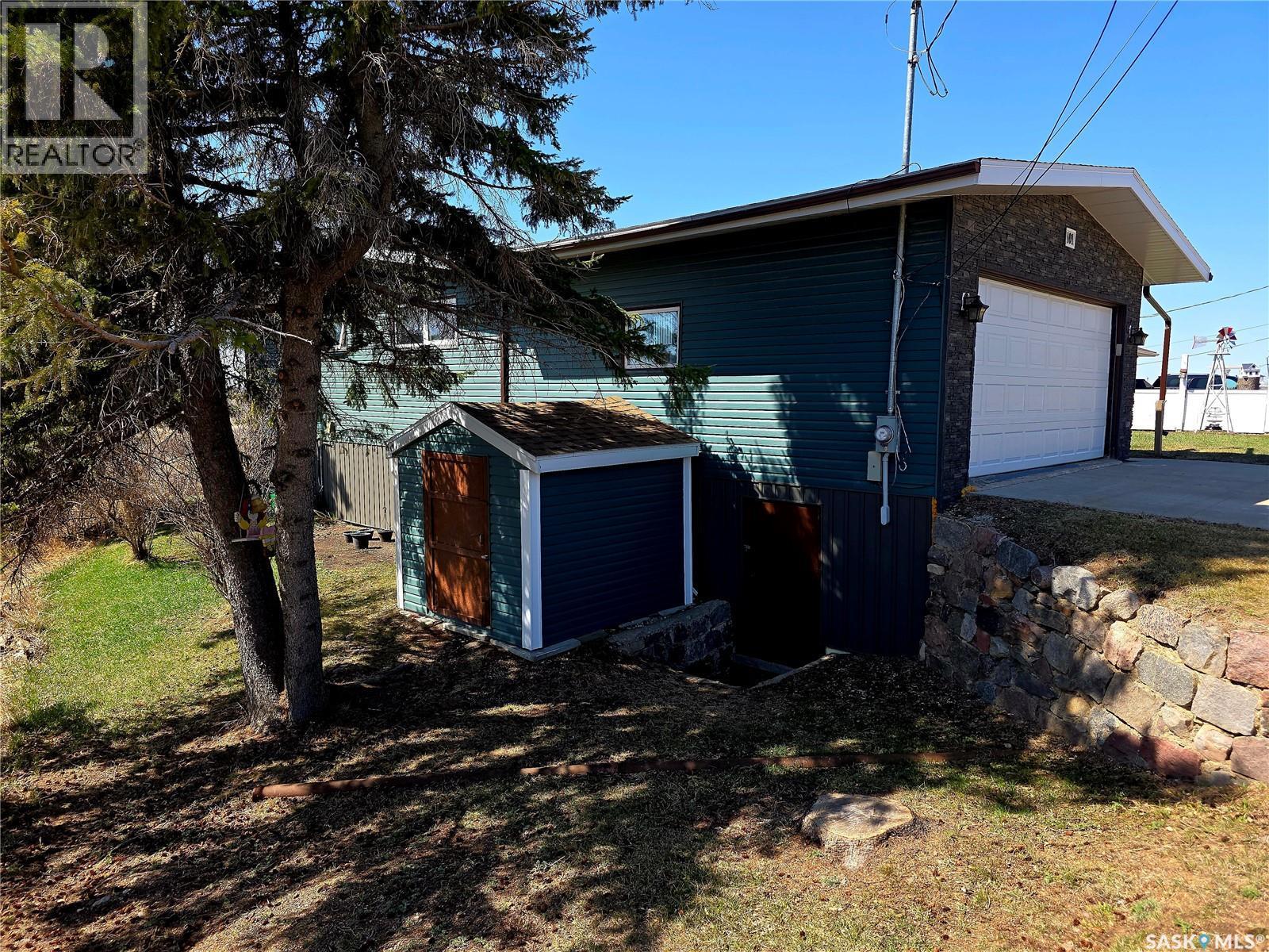 101 Fraser Avenue, Oxbow, SK - Outdoor