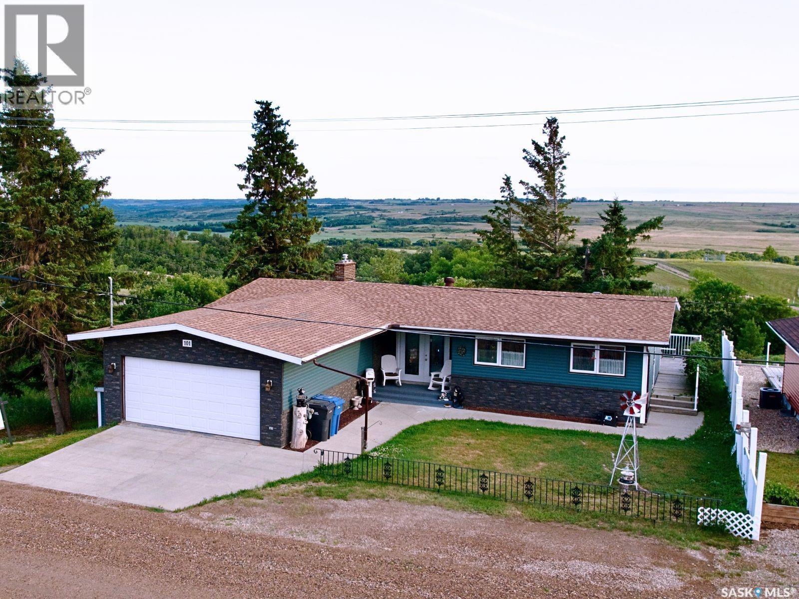 101 Fraser Avenue, Oxbow, SK - Outdoor