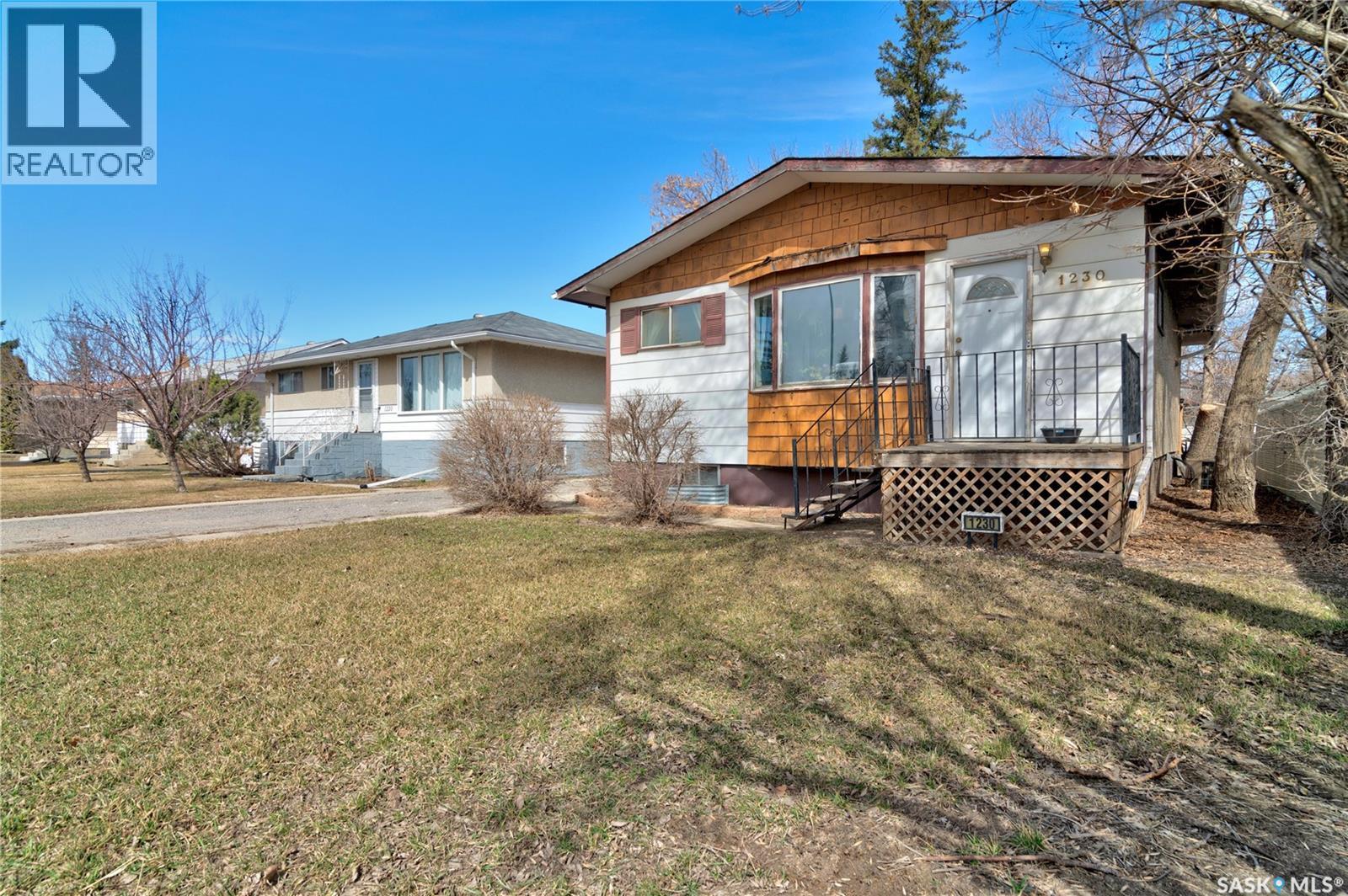 1230 Dewdney Avenue E, Regina, SK - Outdoor