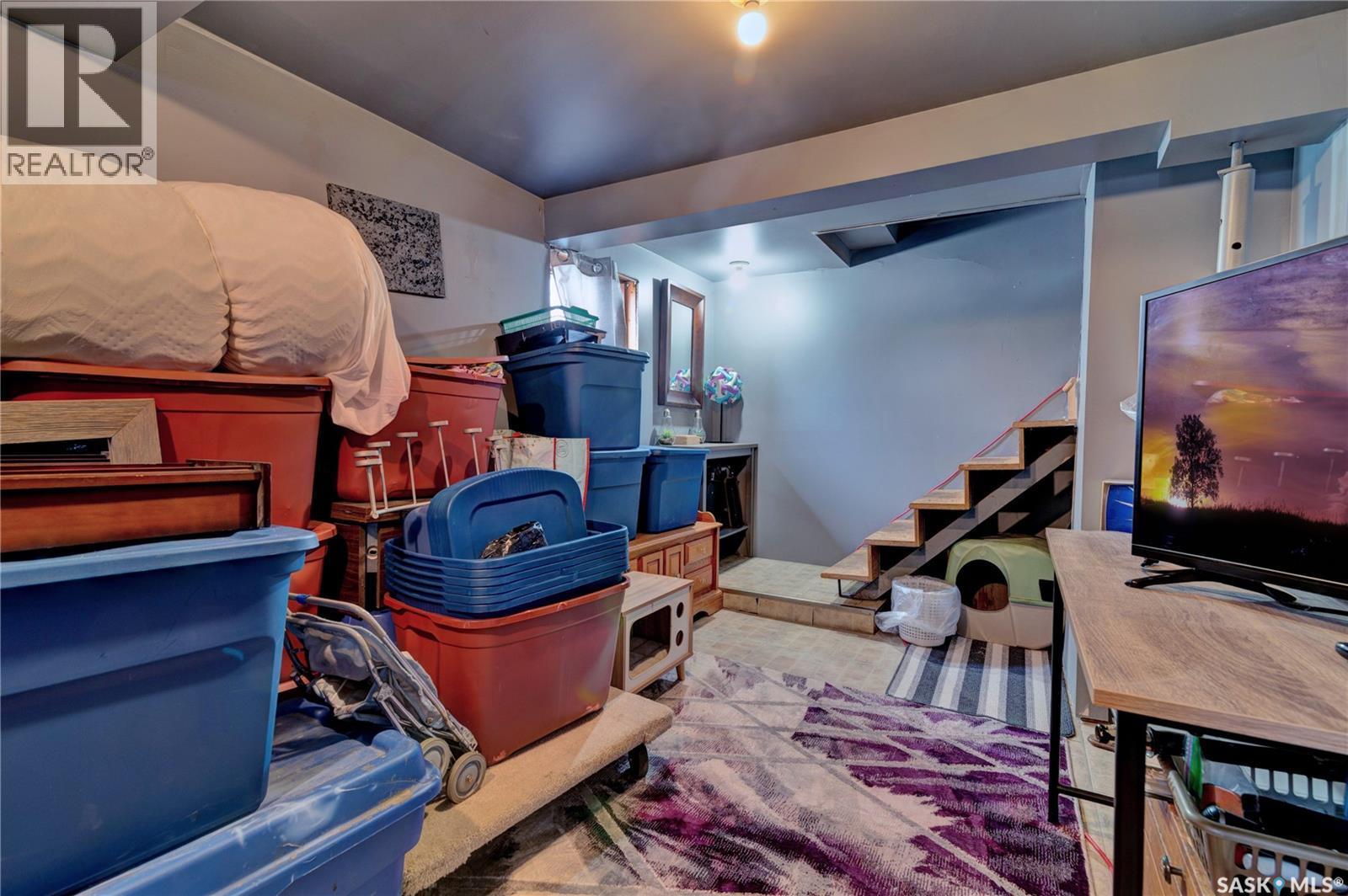 1230 Dewdney Avenue E, Regina, SK - Indoor