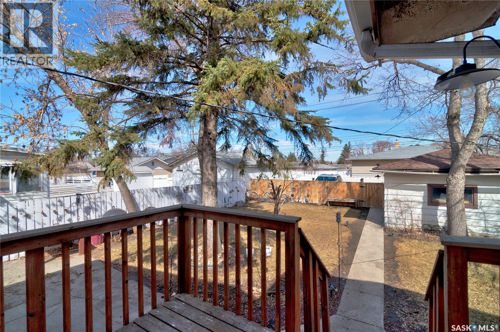 1230 Dewdney Avenue E, Regina, SK - Outdoor