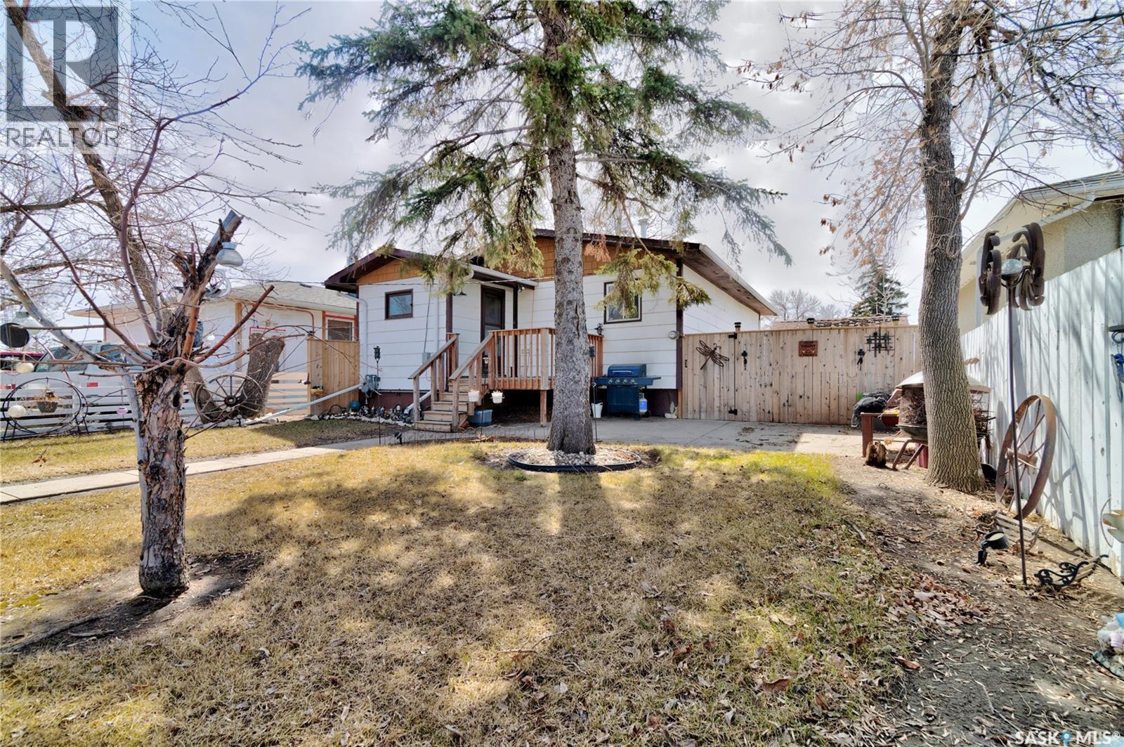 1230 Dewdney Avenue E, Regina, SK - Outdoor