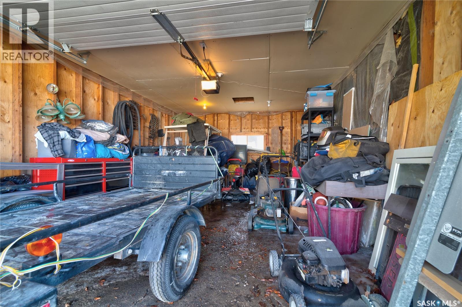 1230 Dewdney Avenue E, Regina, SK - Indoor Photo Showing Garage