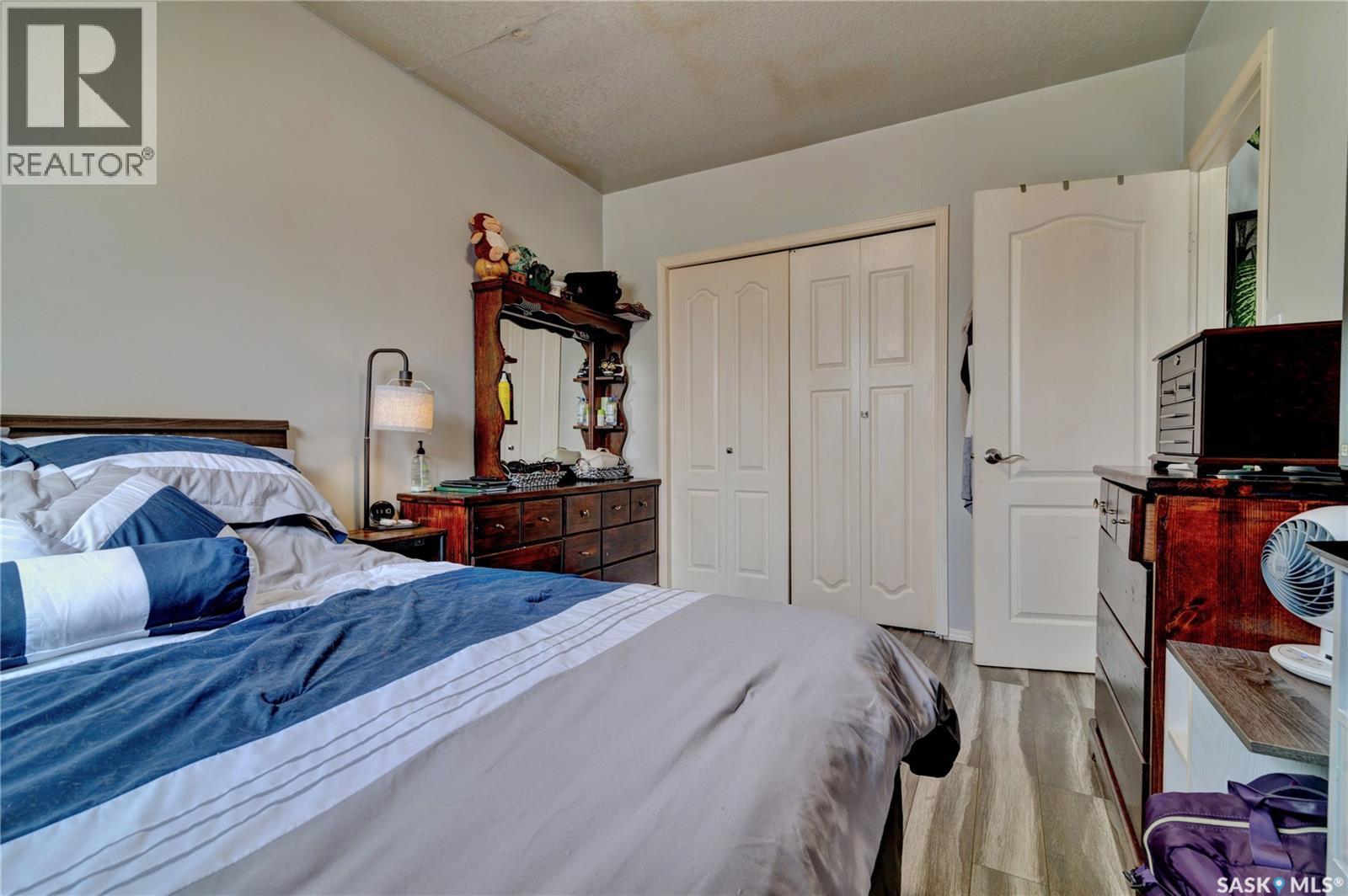 1230 Dewdney Avenue E, Regina, SK - Indoor Photo Showing Bedroom