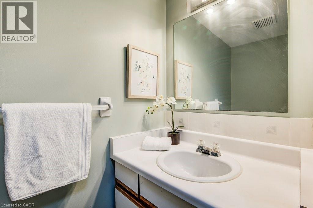 Bathroom with vanity - 633 Grange Crescent, Waterloo, ON - Indoor Photo Showing Bathroom