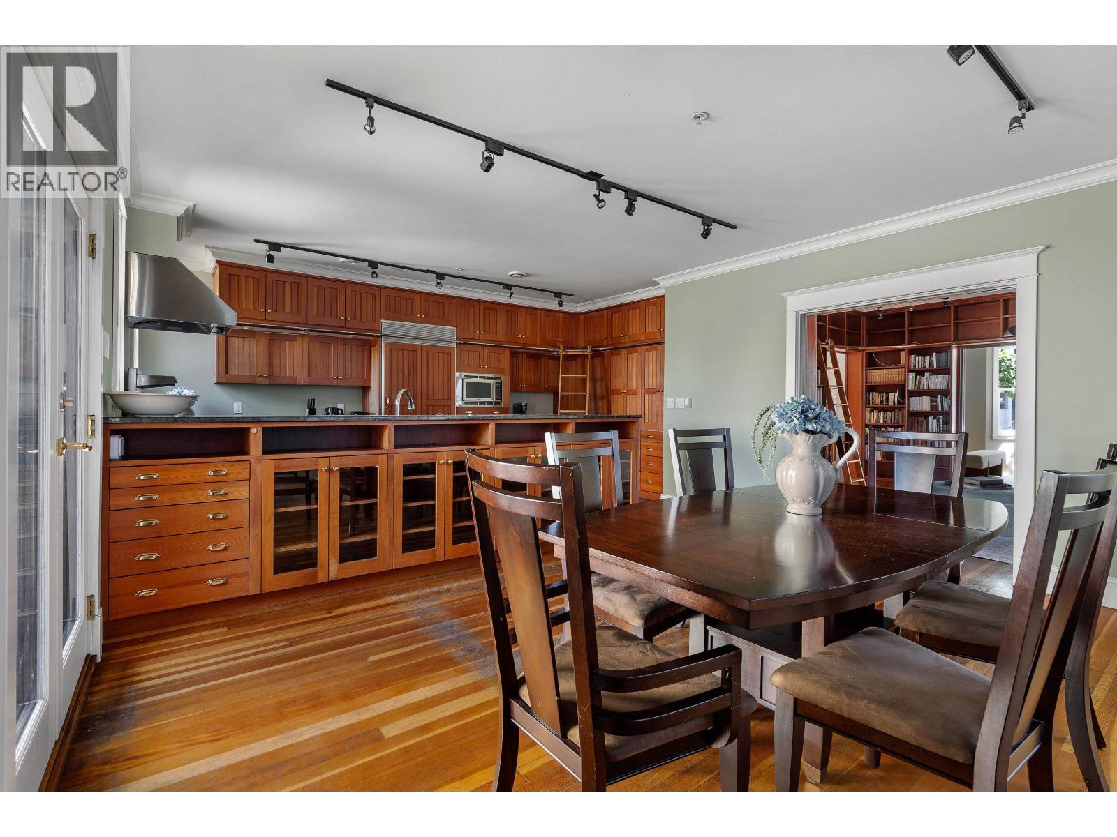 33 E 6Th Avenue, Vancouver, BC