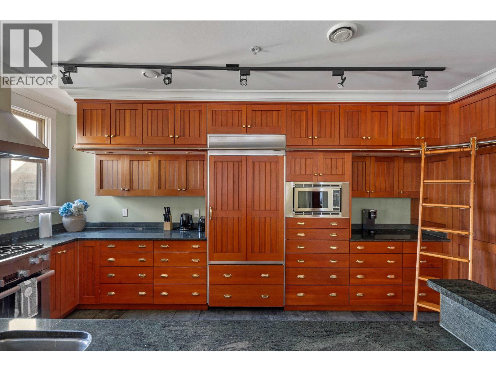 33 E 6Th Avenue, Vancouver, BC