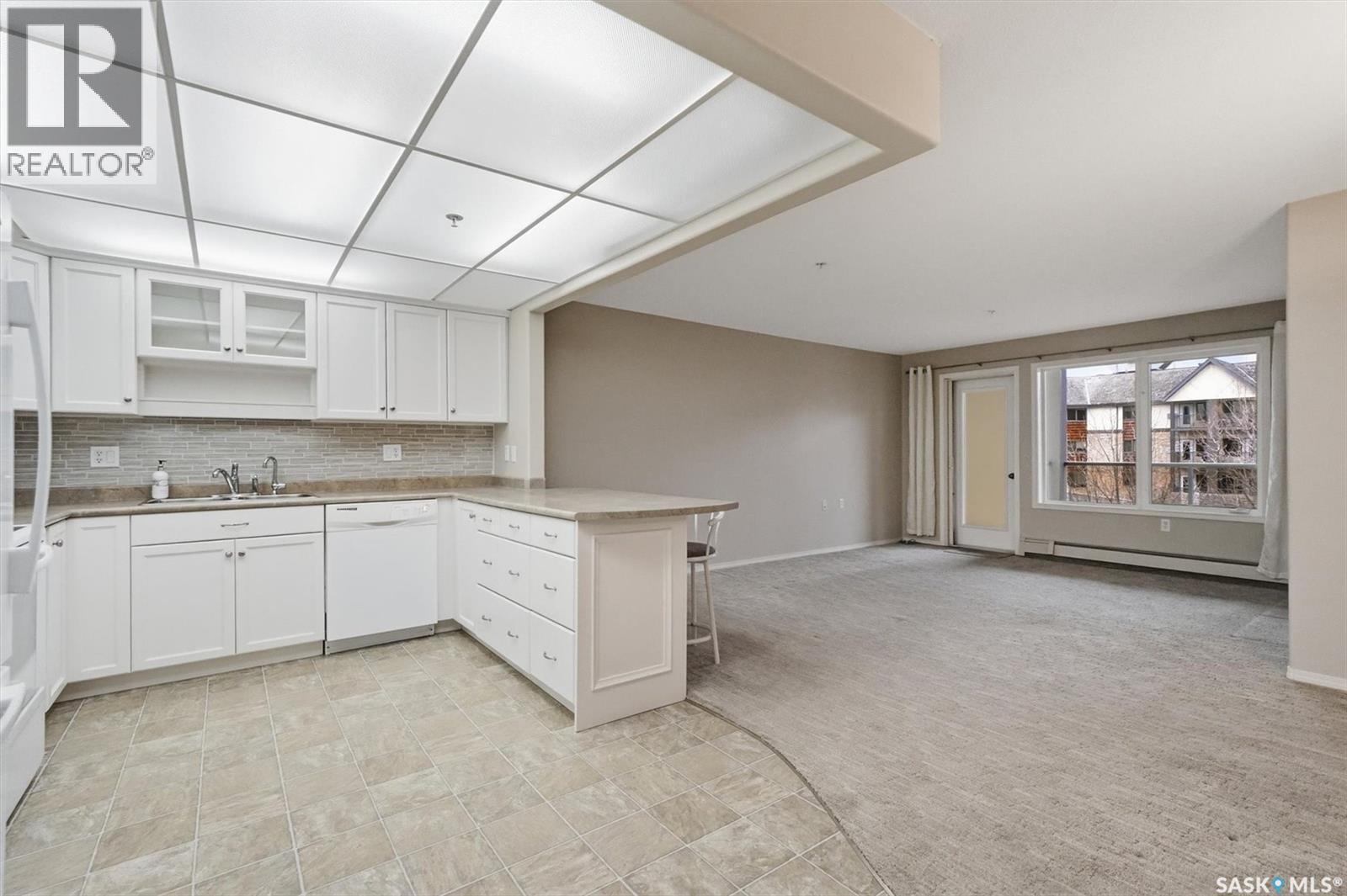 304 1622A Acadia Drive, Saskatoon, SK - Indoor Photo Showing Kitchen With Double Sink