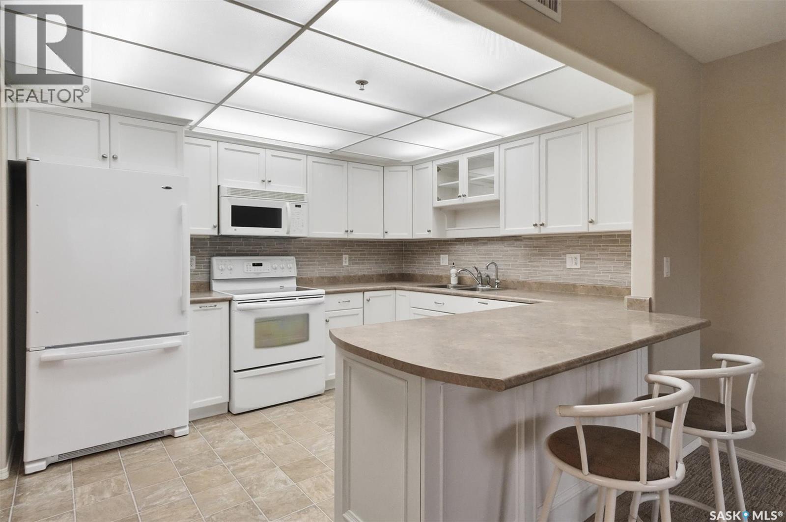 304 1622A Acadia Drive, Saskatoon, SK - Indoor Photo Showing Kitchen With Double Sink