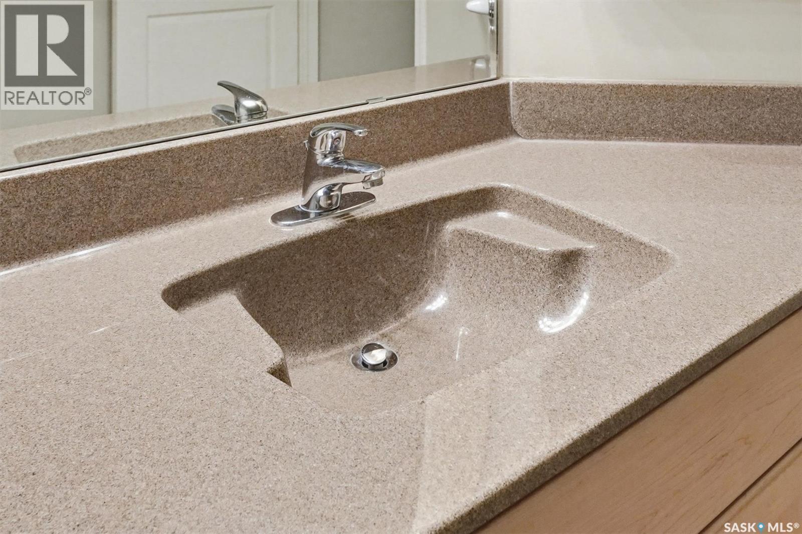 304 1622A Acadia Drive, Saskatoon, SK - Indoor Photo Showing Bathroom