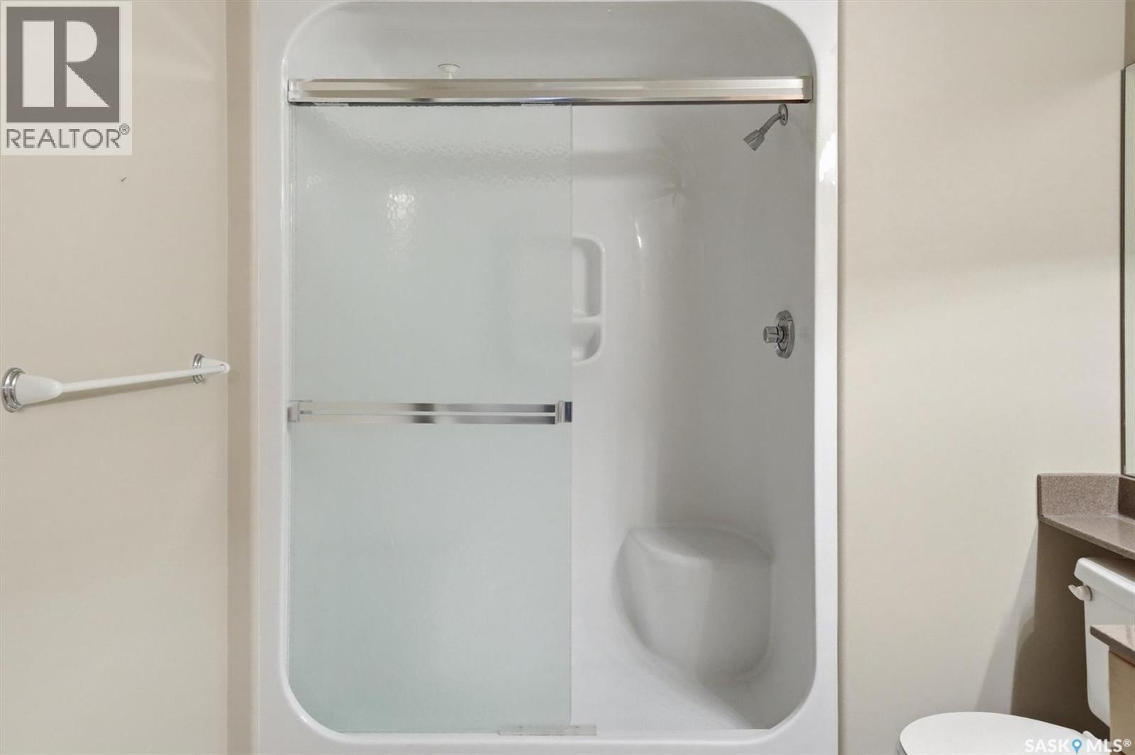 304 1622A Acadia Drive, Saskatoon, SK - Indoor Photo Showing Bathroom