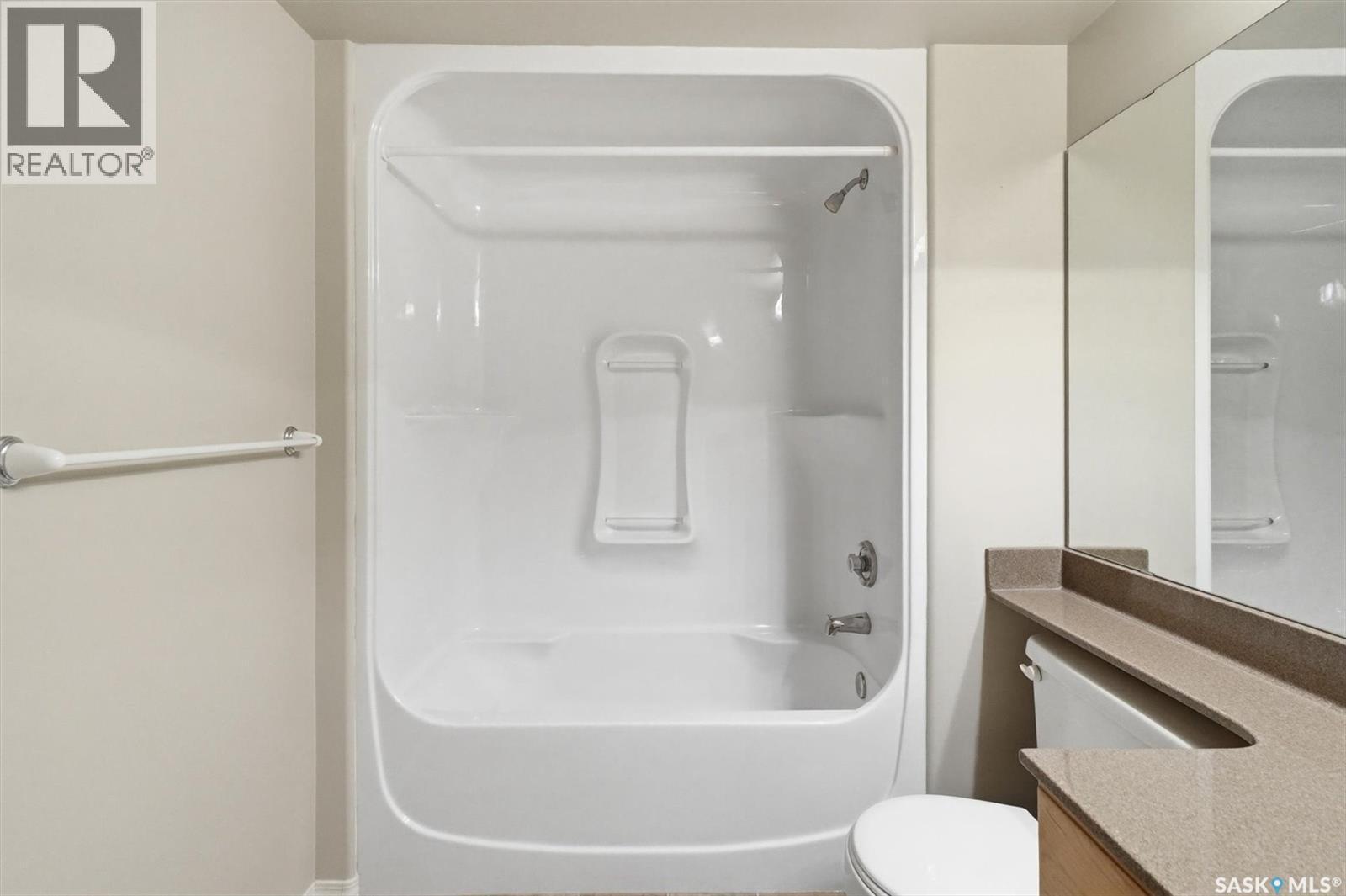 304 1622A Acadia Drive, Saskatoon, SK - Indoor Photo Showing Bathroom