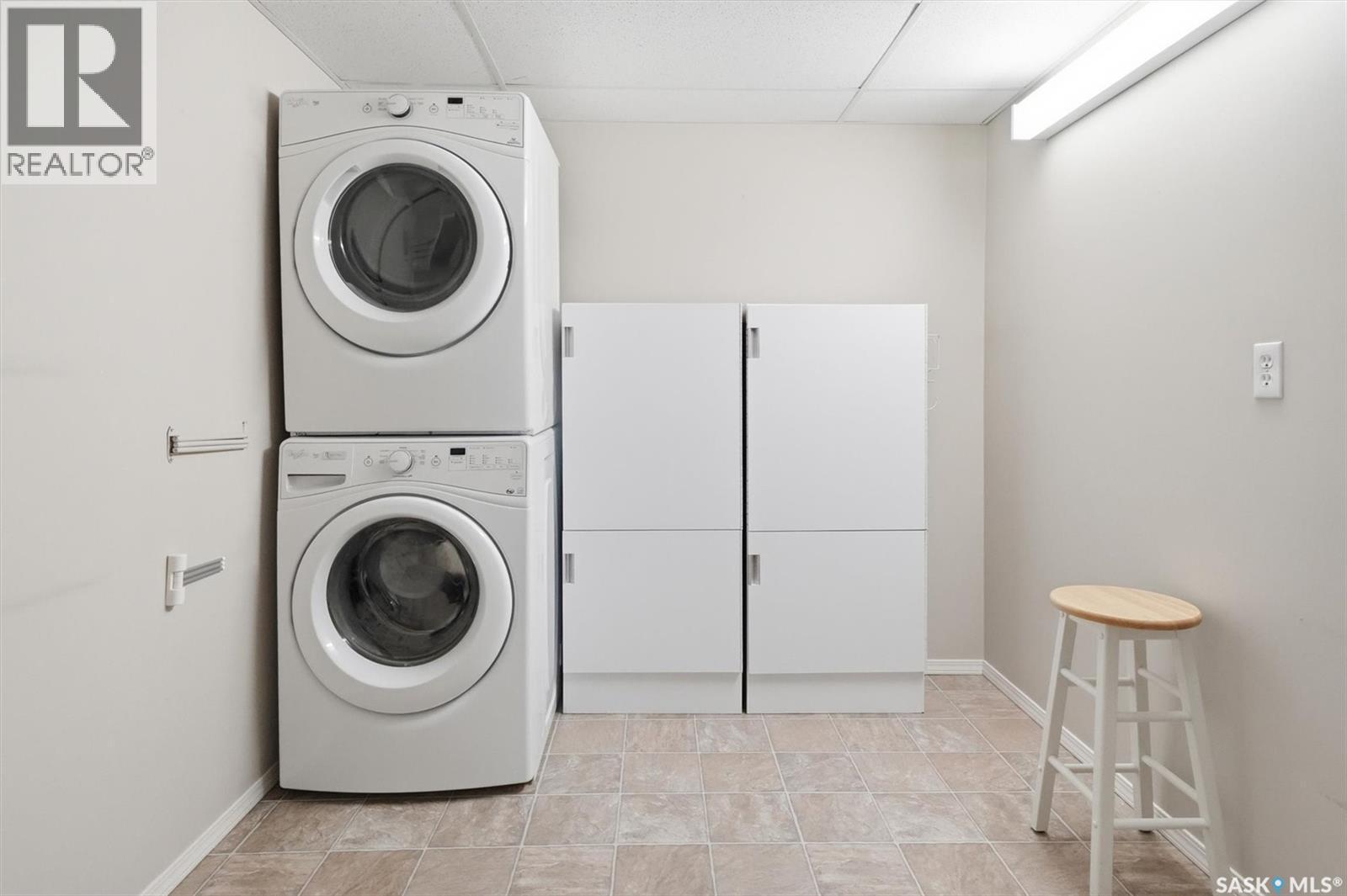 304 1622A Acadia Drive, Saskatoon, SK - Indoor Photo Showing Laundry Room