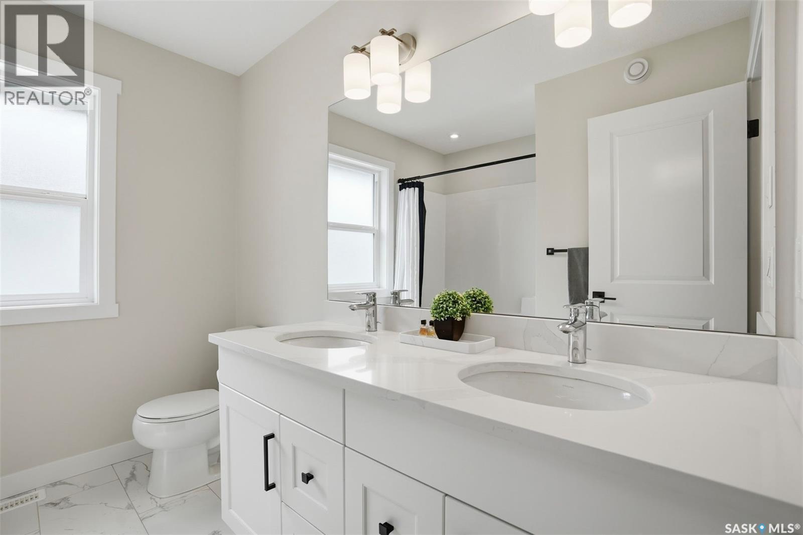 342 Stilling Manor, Saskatoon, SK - Indoor Photo Showing Bathroom