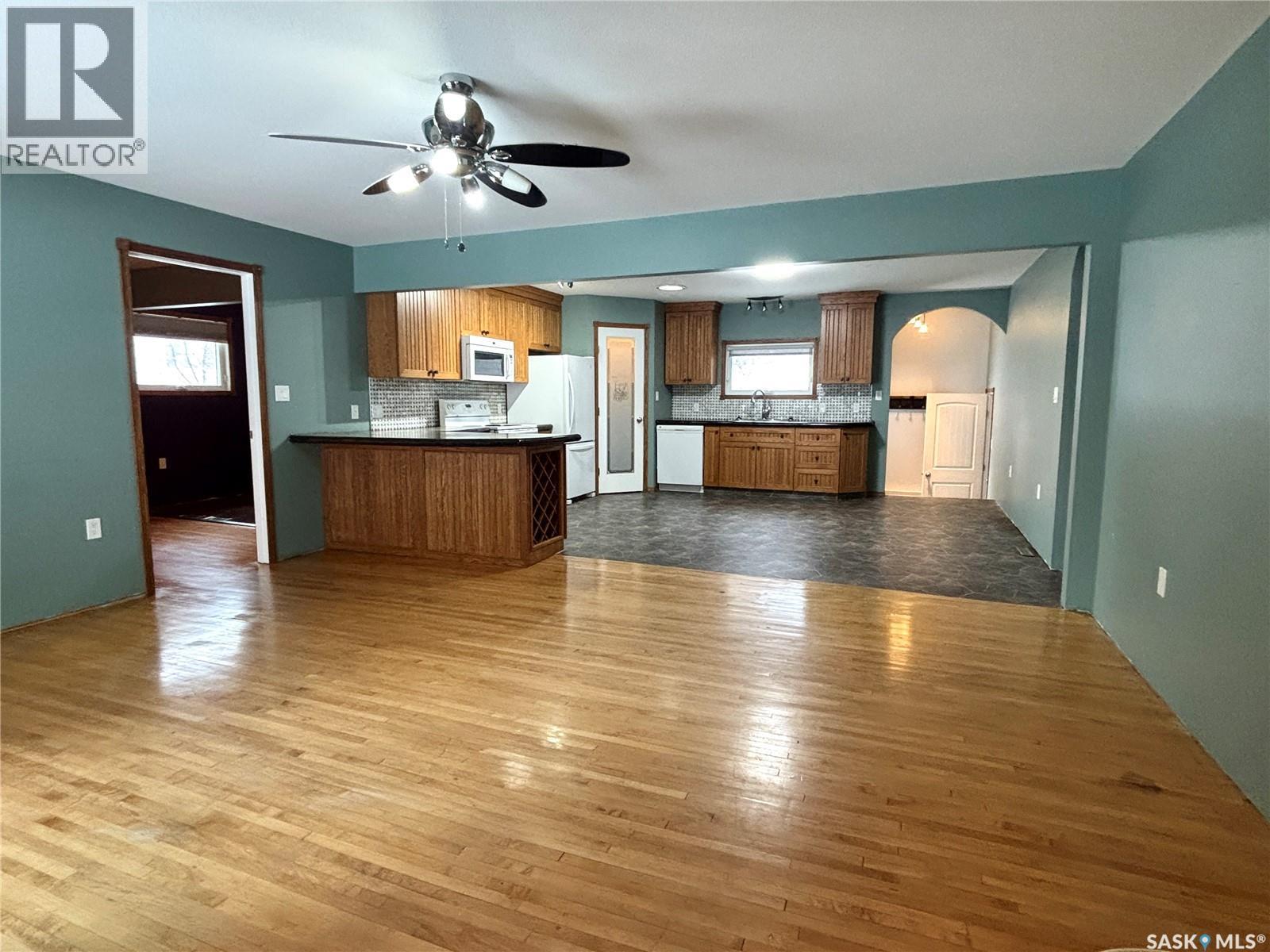 413 Maple Street, Maple Creek, SK - Indoor Photo Showing Kitchen