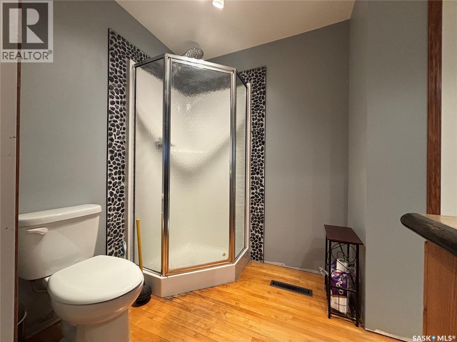 413 Maple Street, Maple Creek, SK - Indoor Photo Showing Bathroom