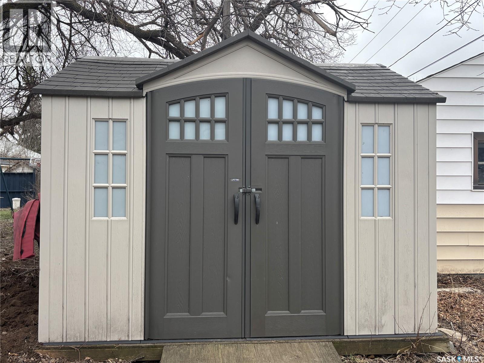 413 Maple Street, Maple Creek, SK - Outdoor With Exterior