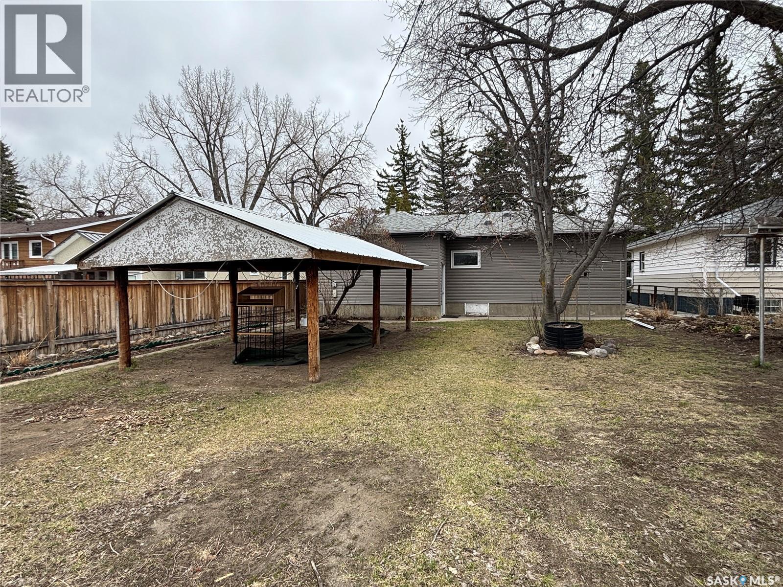 413 Maple Street, Maple Creek, SK - Outdoor