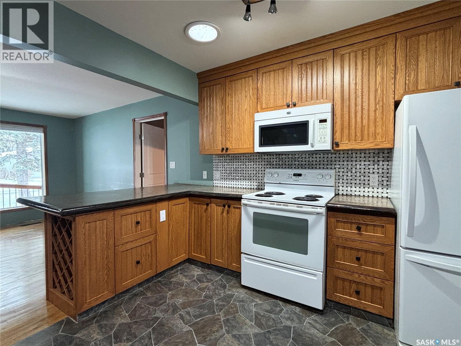413 Maple Street, Maple Creek, SK - Indoor Photo Showing Kitchen