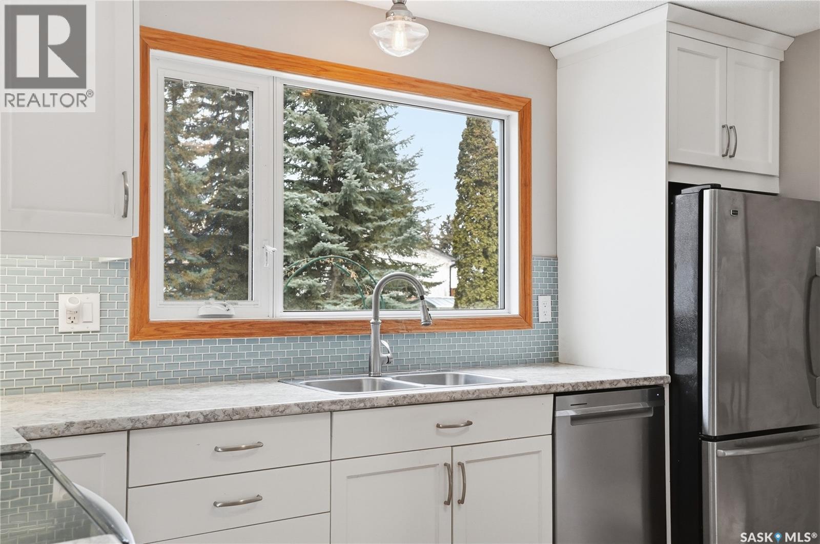 2338 Easthill, Saskatoon, SK - Indoor Photo Showing Kitchen With Double Sink