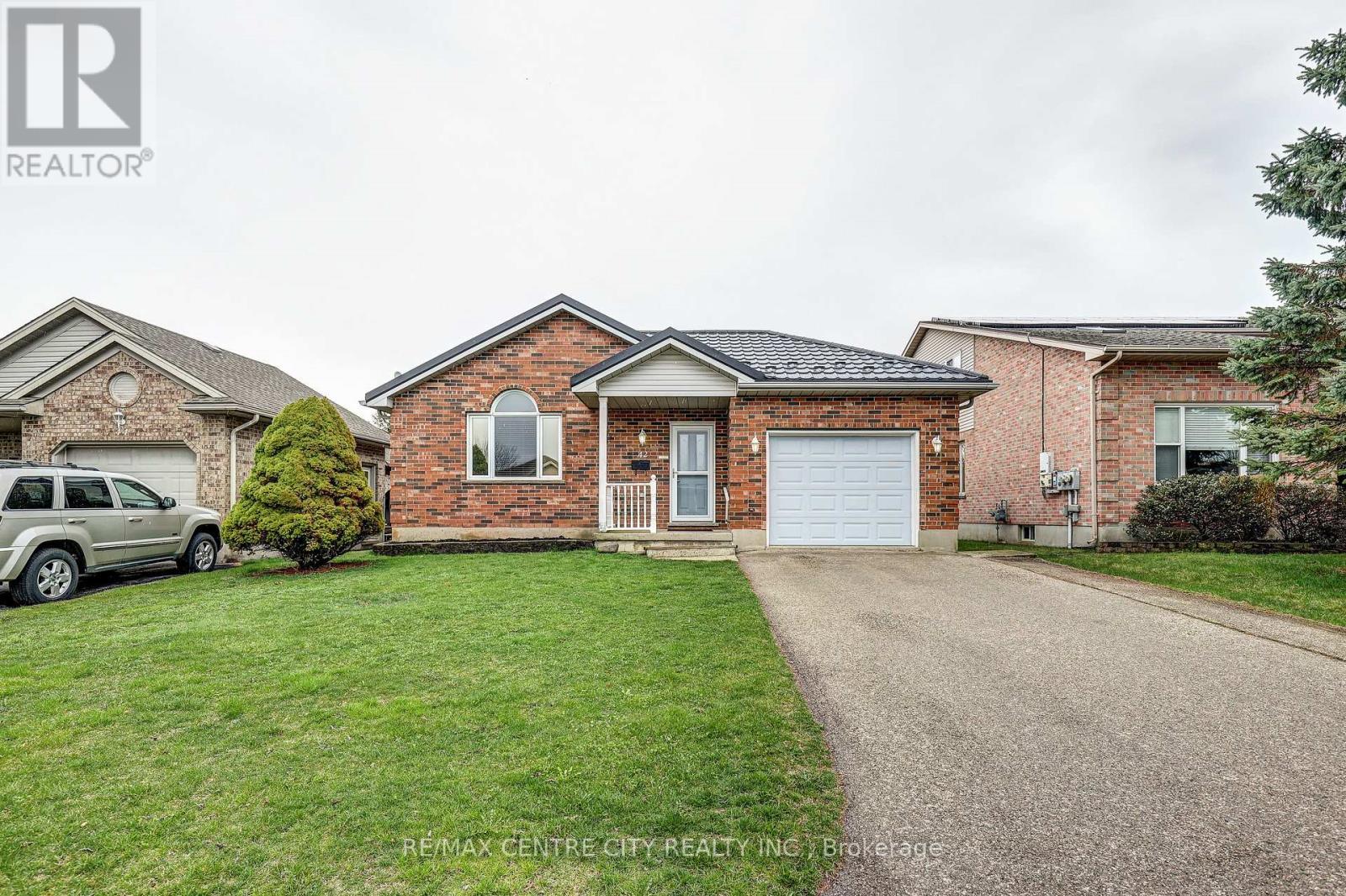 42 Oldewood Crescent, St. Thomas, ON - Outdoor With Facade