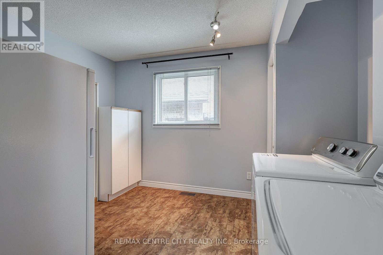 42 Oldewood Crescent, St. Thomas, ON - Indoor Photo Showing Laundry Room