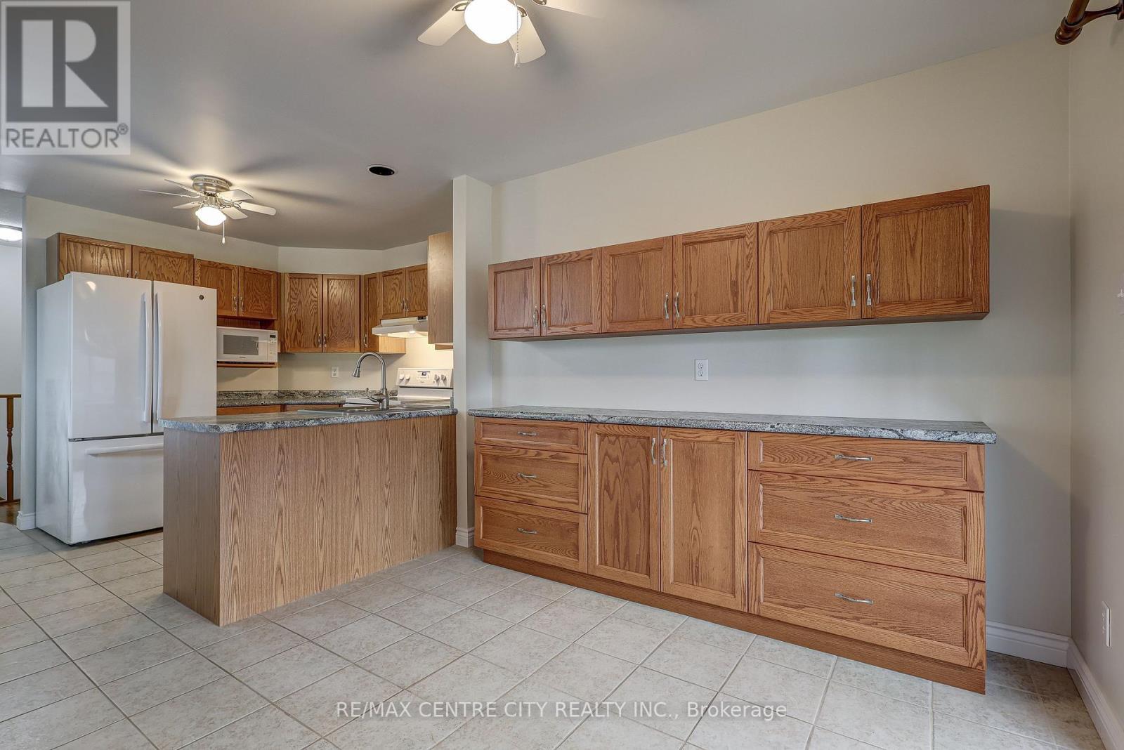 42 Oldewood Crescent, St. Thomas, ON - Indoor Photo Showing Kitchen