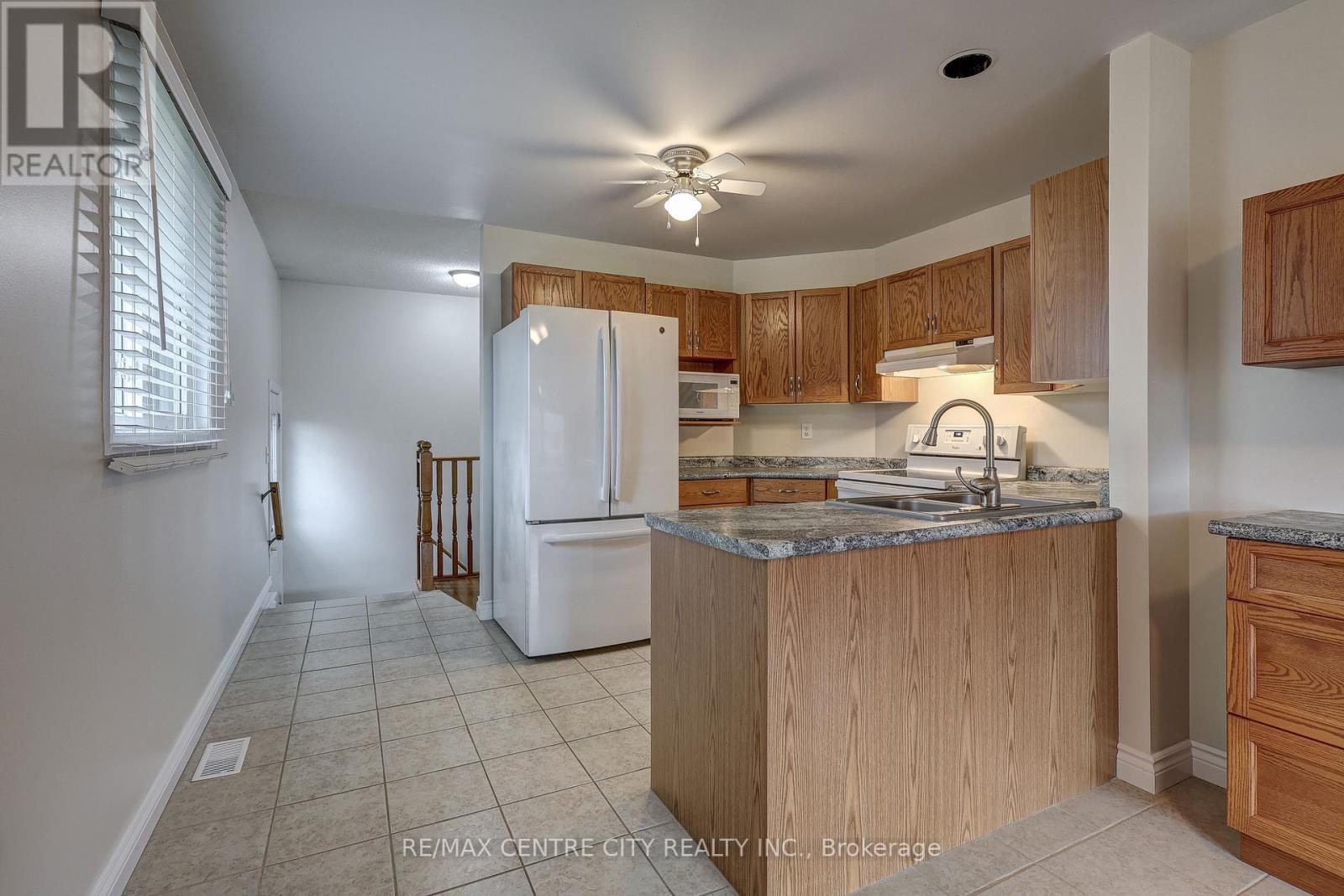 42 Oldewood Crescent, St. Thomas, ON - Indoor Photo Showing Kitchen