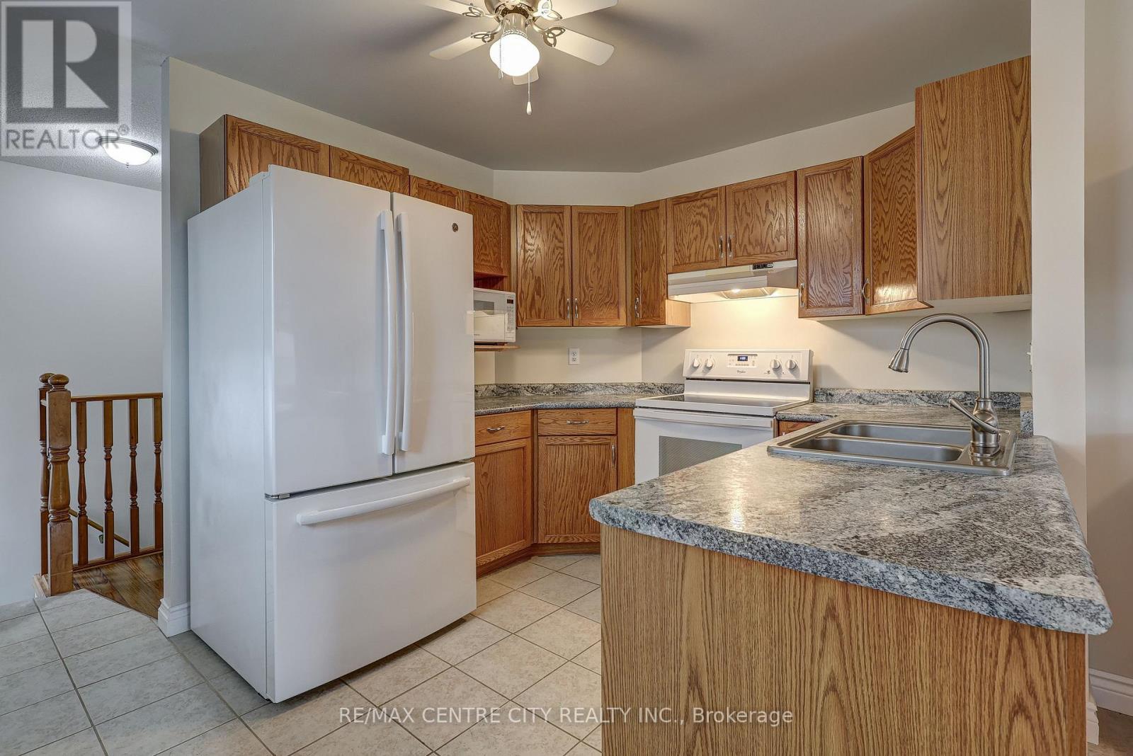 42 Oldewood Crescent, St. Thomas, ON - Indoor Photo Showing Kitchen With Double Sink