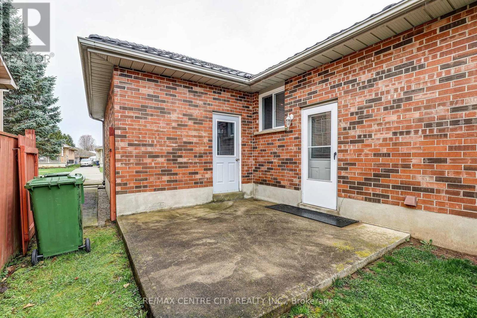 42 Oldewood Crescent, St. Thomas, ON - Outdoor With Exterior