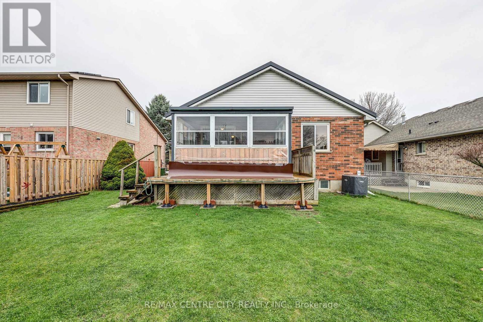42 Oldewood Crescent, St. Thomas, ON - Outdoor