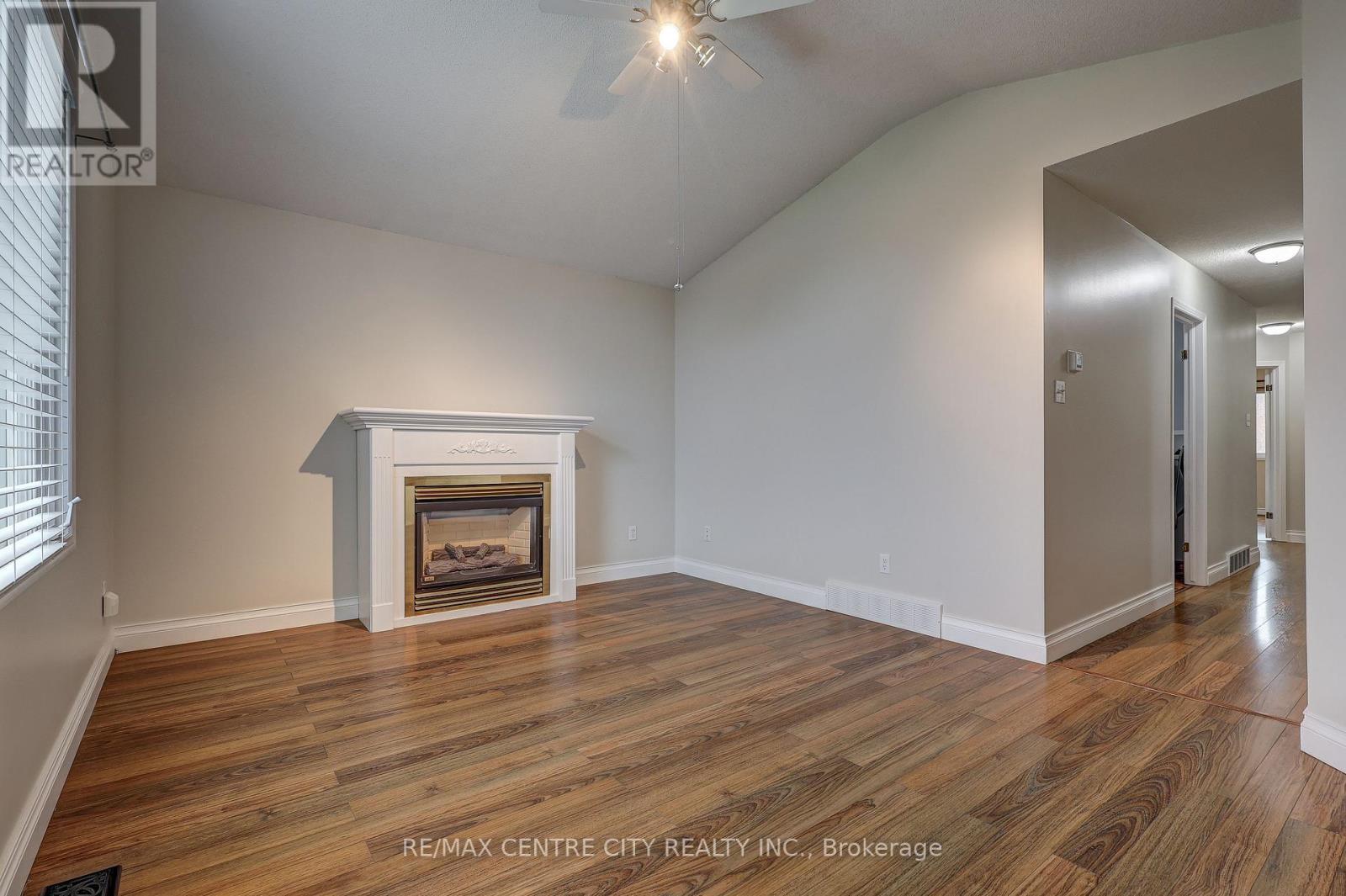 42 Oldewood Crescent, St. Thomas, ON - Indoor With Fireplace