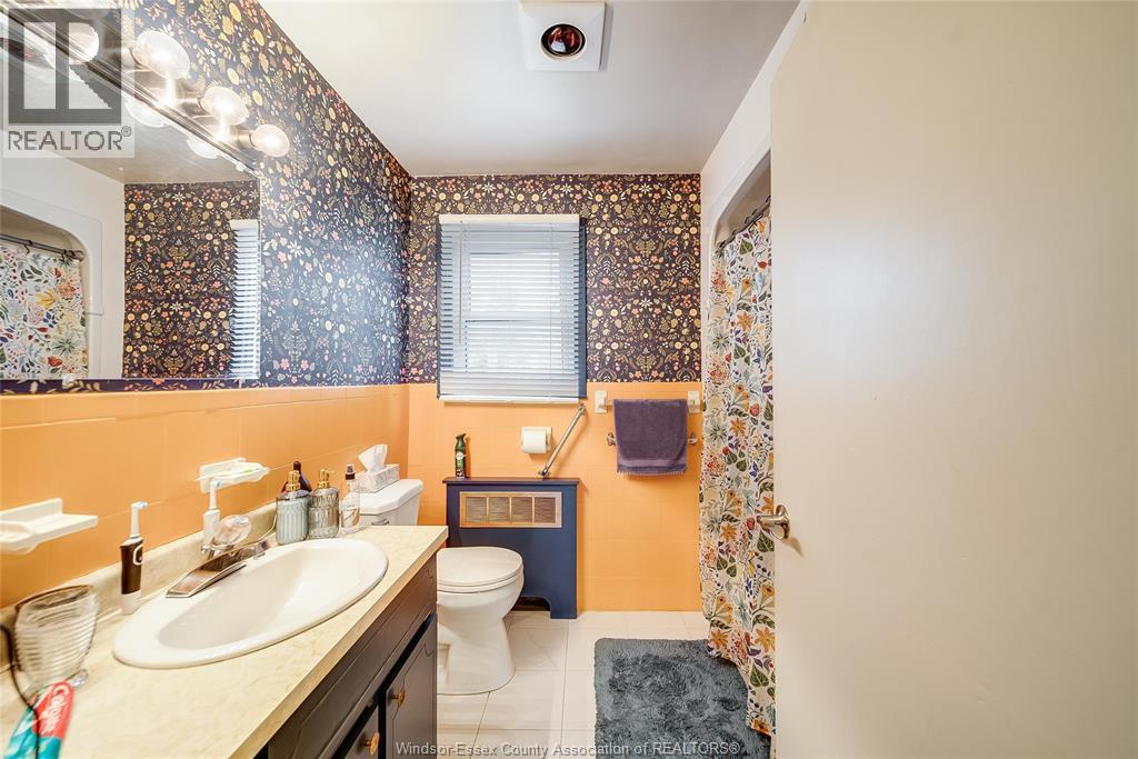 3985 Roseland Drive Unit# E, Windsor, ON - Indoor Photo Showing Bathroom