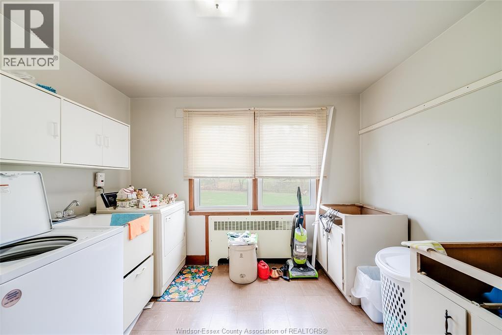3985 Roseland Drive Unit# E, Windsor, ON - Indoor Photo Showing Laundry Room