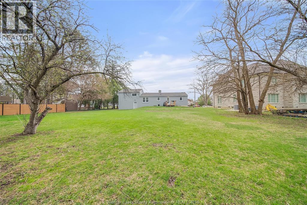 3985 Roseland Drive Unit# E, Windsor, ON - Outdoor