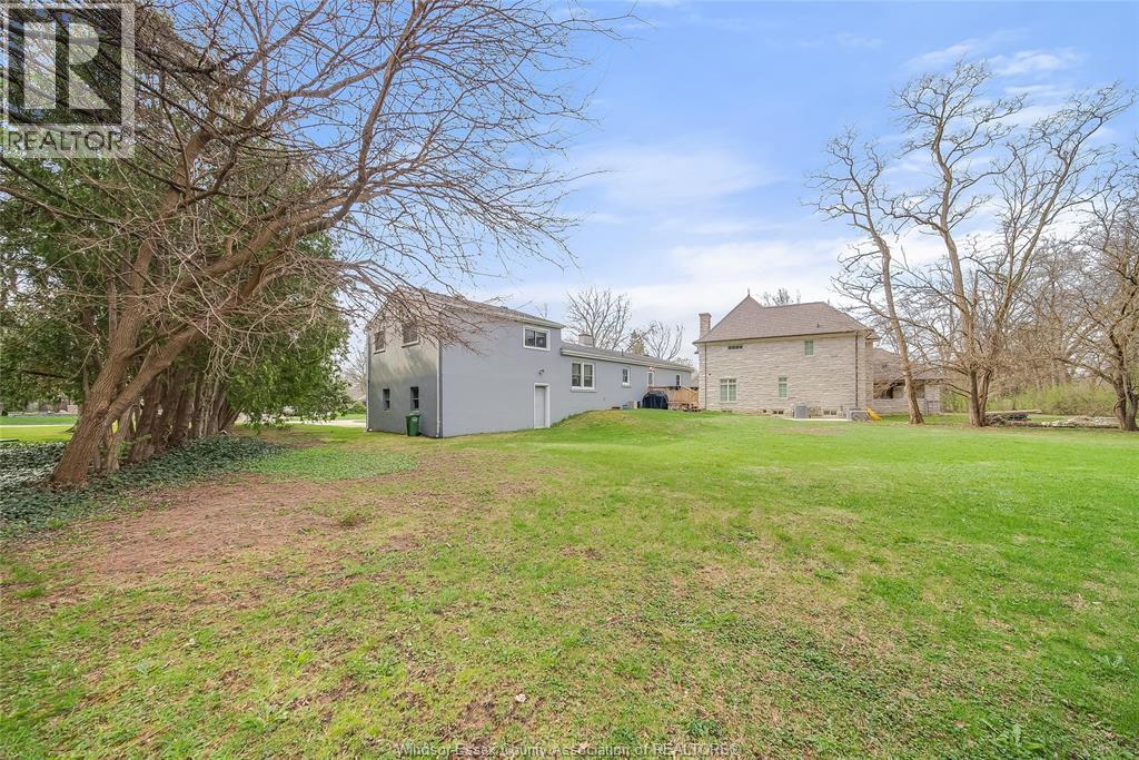 3985 Roseland Drive Unit# E, Windsor, ON - Outdoor