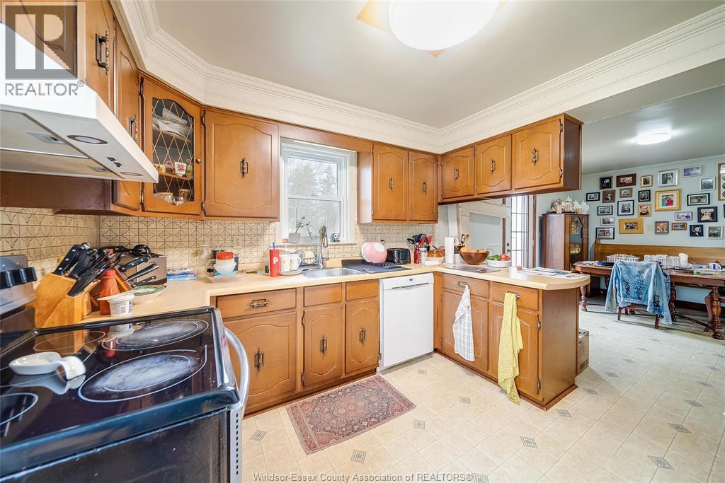 3985 Roseland Drive Unit# E, Windsor, ON - Indoor Photo Showing Kitchen