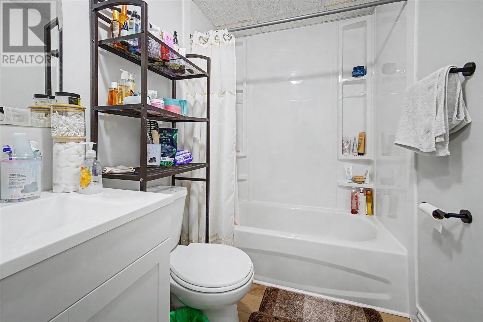 105 Frecker Drive, St. John'S, NL - Indoor Photo Showing Bathroom