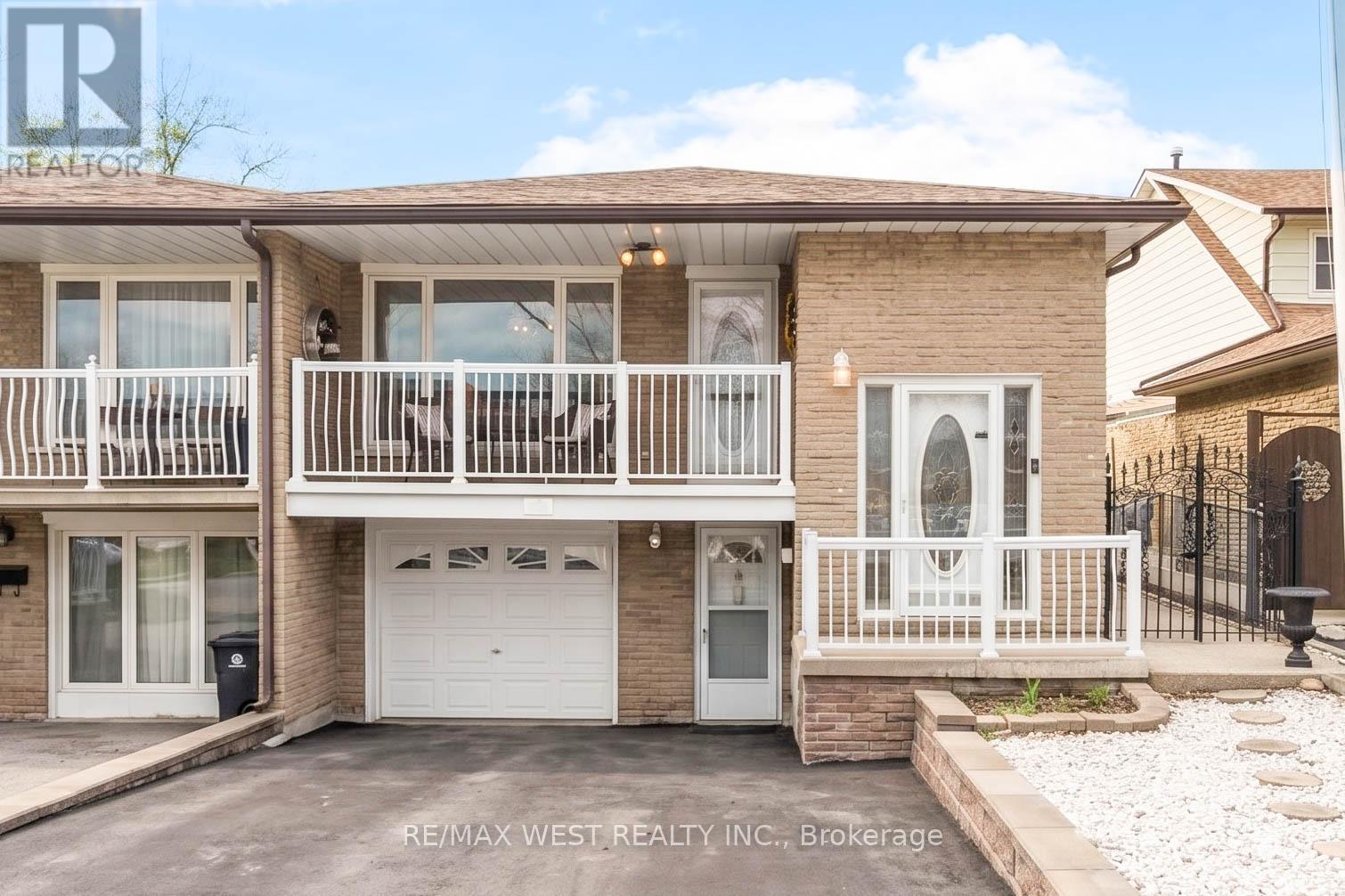 941 Stainton Drive, Mississauga, ON - Outdoor With Balcony With Facade